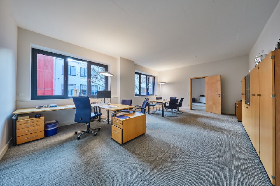4 aktuell Chefbüro - auch gut für bis zu 4 MA