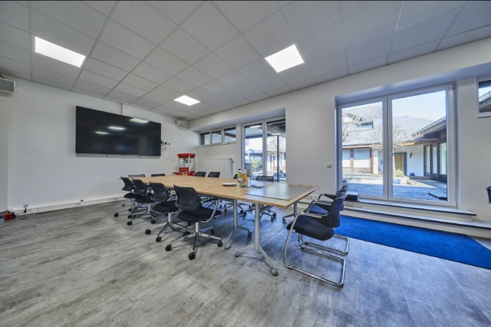 7 Besprechung - Showroom