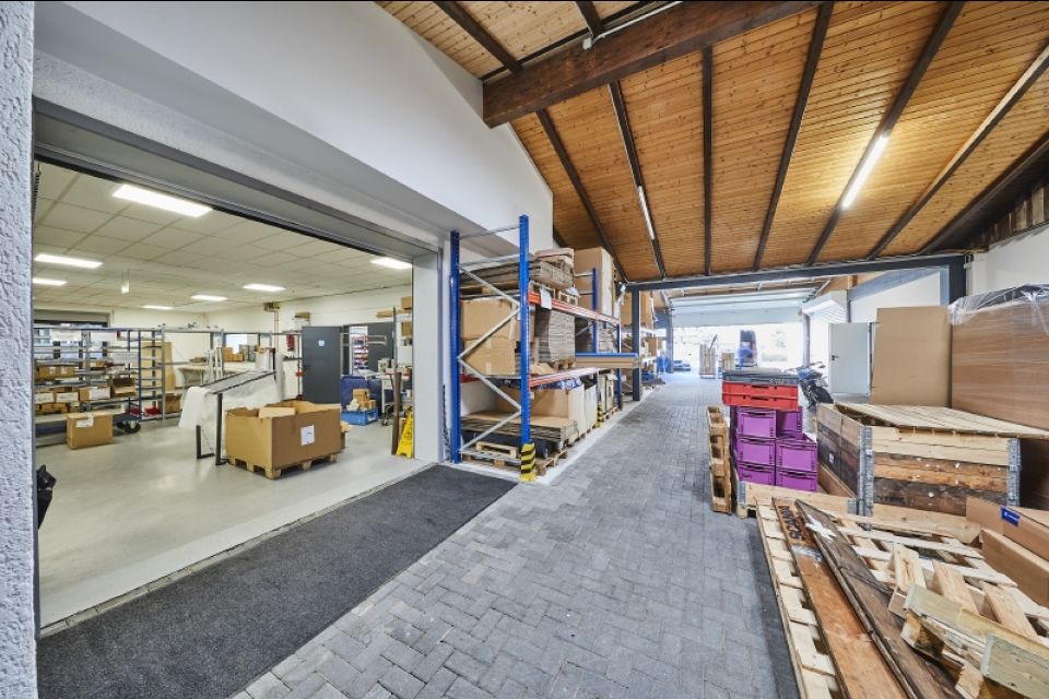 4 Wareneingang direkt vom überdachten Hof 1