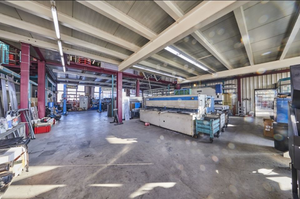 22 Halle 1 Blick vom Rolltor zur anderen Hallenseite
