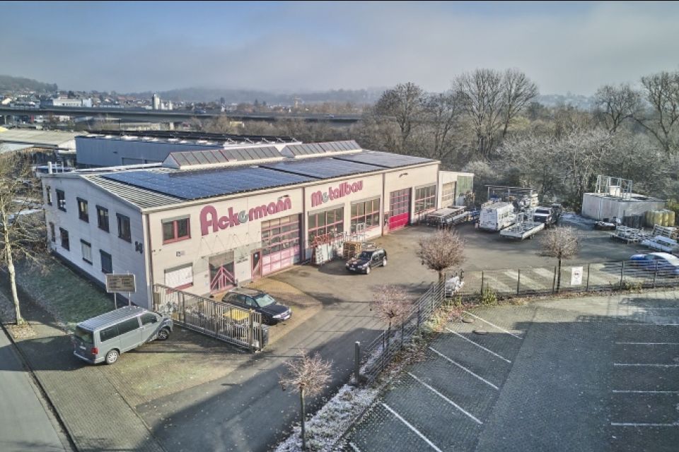 Industriestraße 14 Büro Hallen Hof Einfahrt