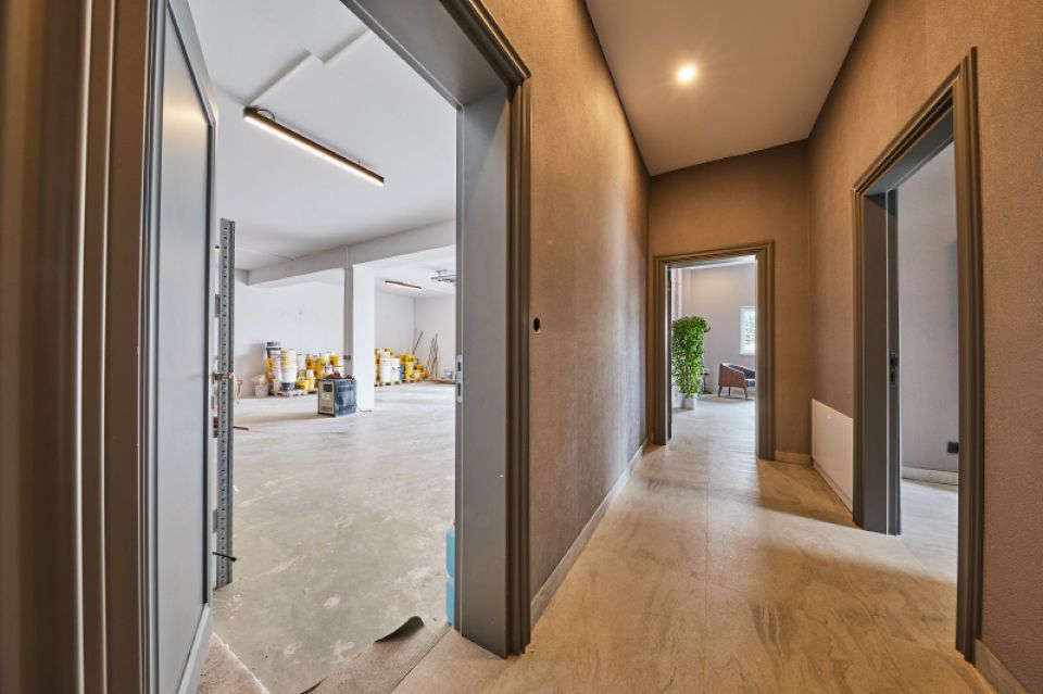 3 sehr selten - 80 m2 Büro mit 215 m2 Halle