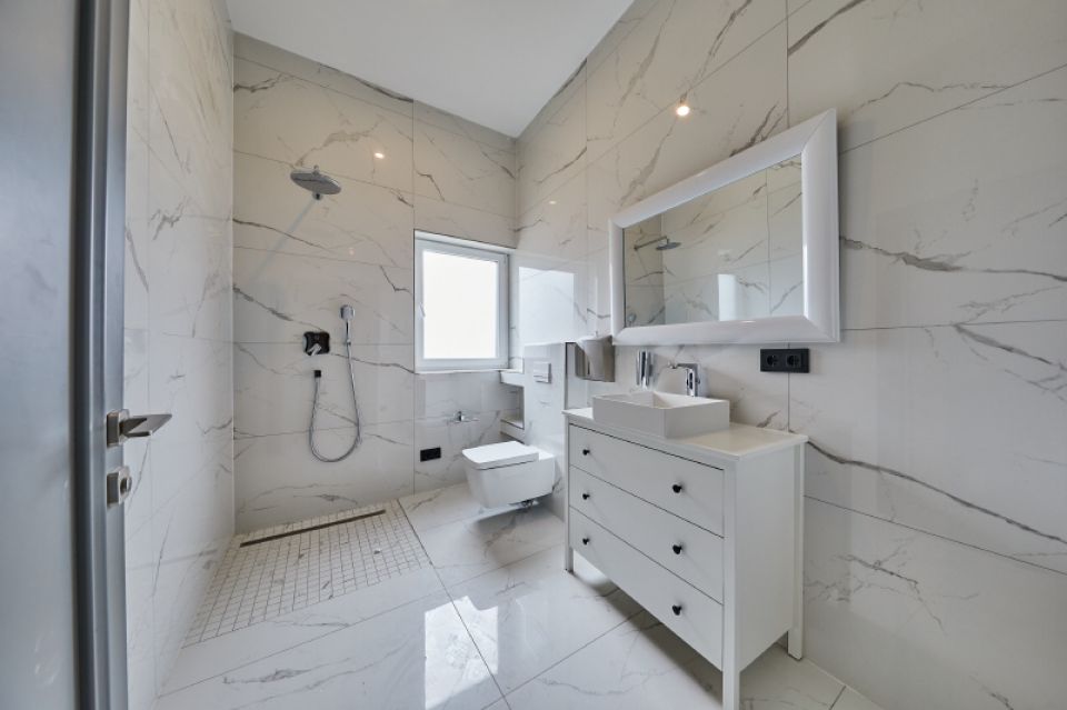 8 WC mit Dusche im Büro