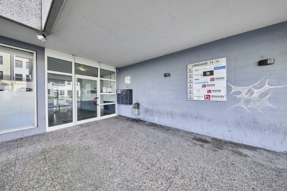 Haupteingang Karl-Kellner-Ring-Seite