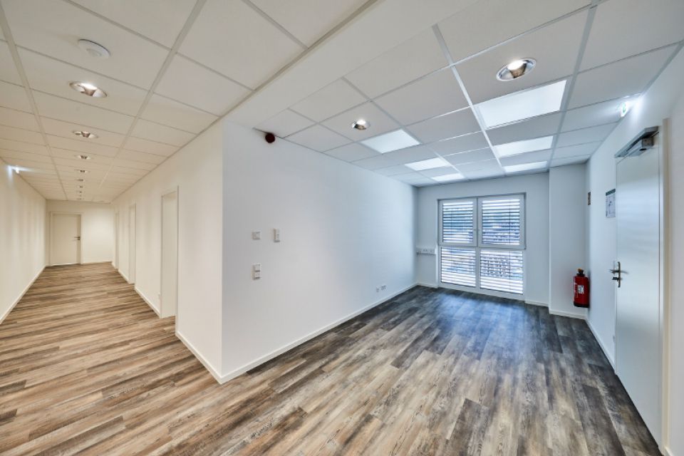 3 Büro OG rechts Empfang und Flur