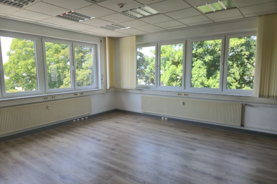 Büro 2 helle freundliche Büros