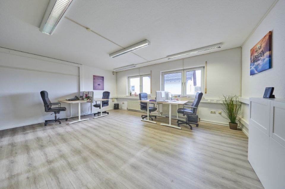 schönes 2-4 MannFrau Büro