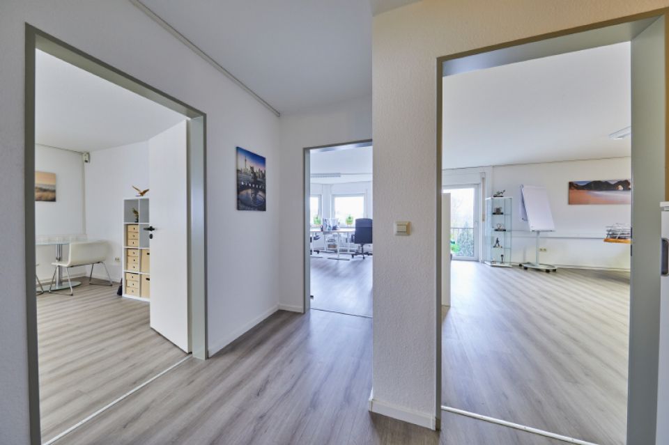 kompaktes helles freundliches Büro