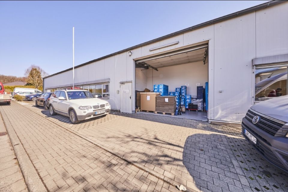 8 Warenein- und ausgang