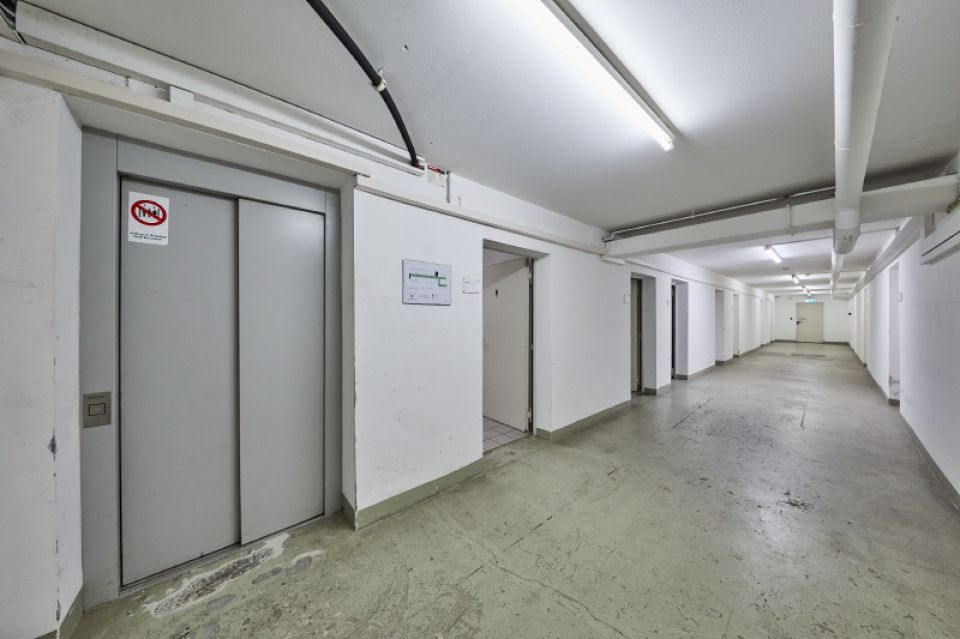 Kellerbereich - trocken - sicher - mit Aufzug