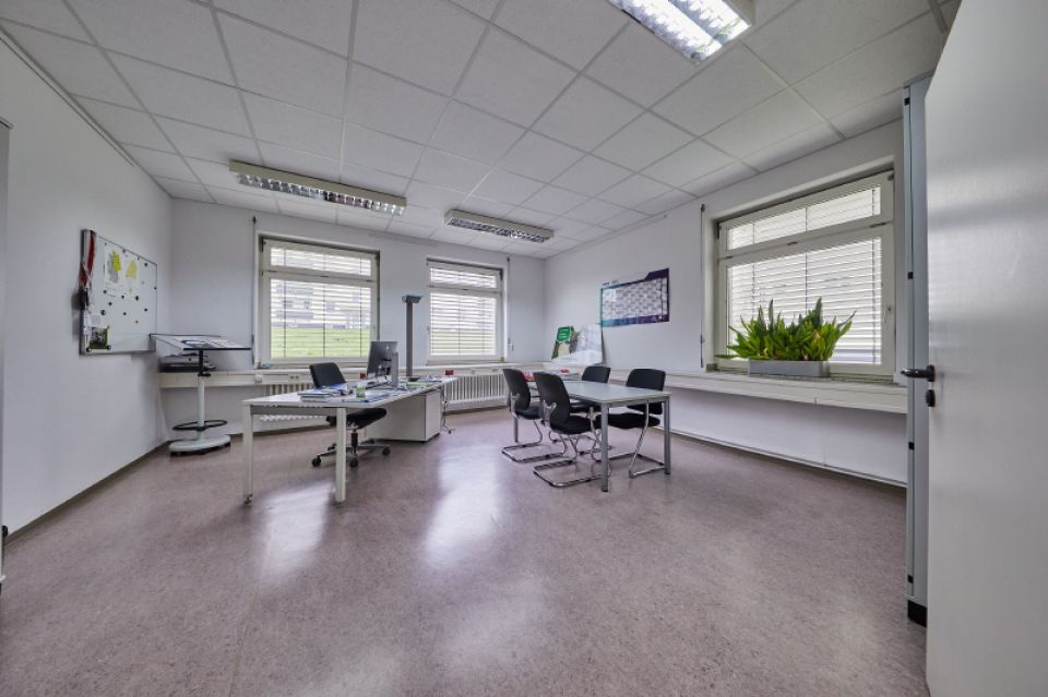 1 schönes Chefbüro - alternativ 2 - 4 MA