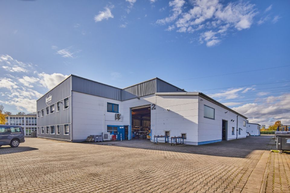 5  Tor in die Halle und Tor in Anbau