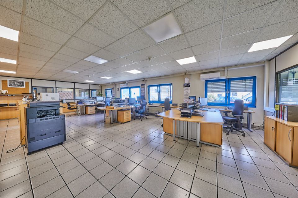 10 großes Büro EG im Büroanbau
