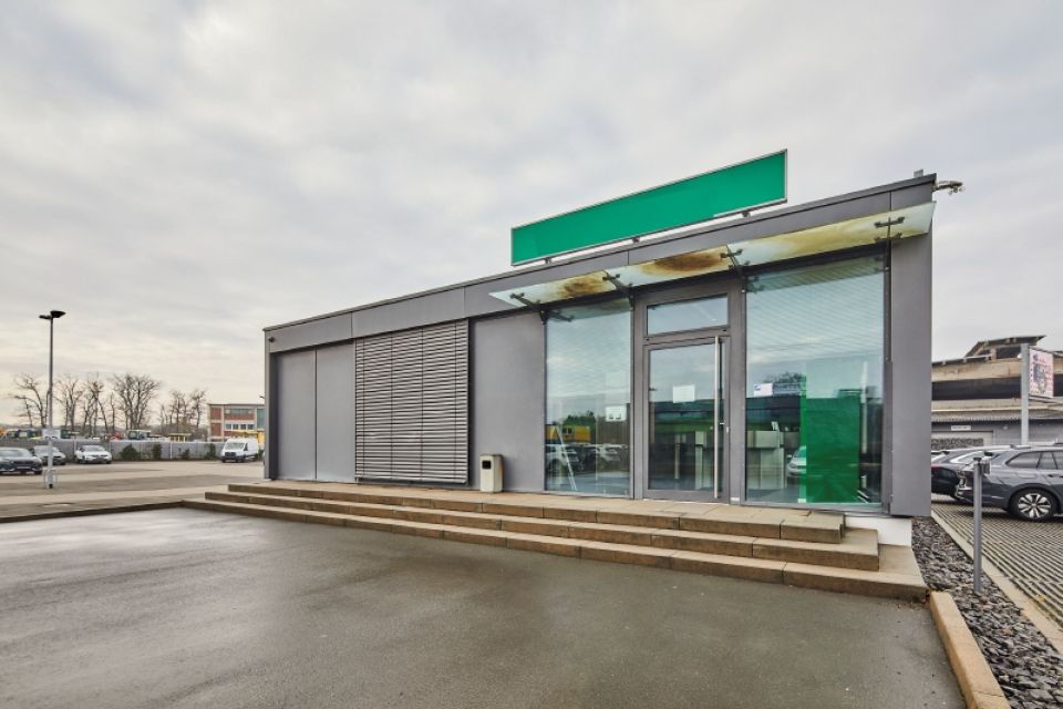 8 Bürobild außen 2